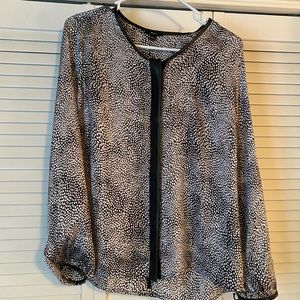 Black and white Blouse 🖤🤍 Polyester Size Small